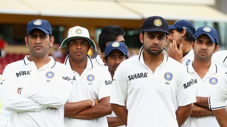 Virat Kohli & Team India look on after a disappointing BGT in 2011