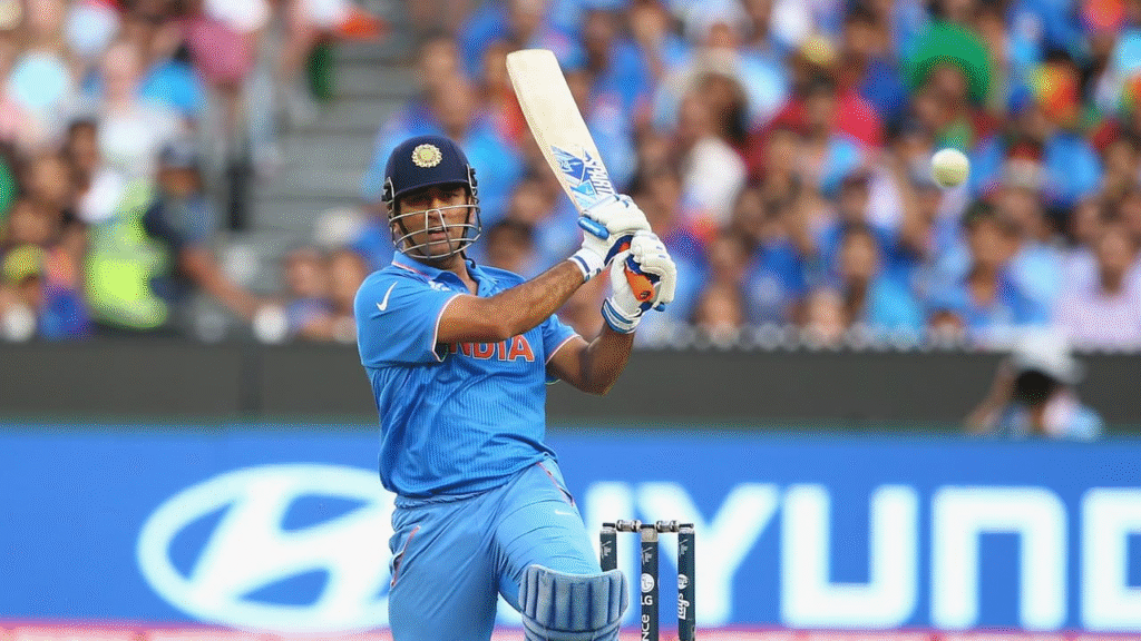 MS Dhoni bats