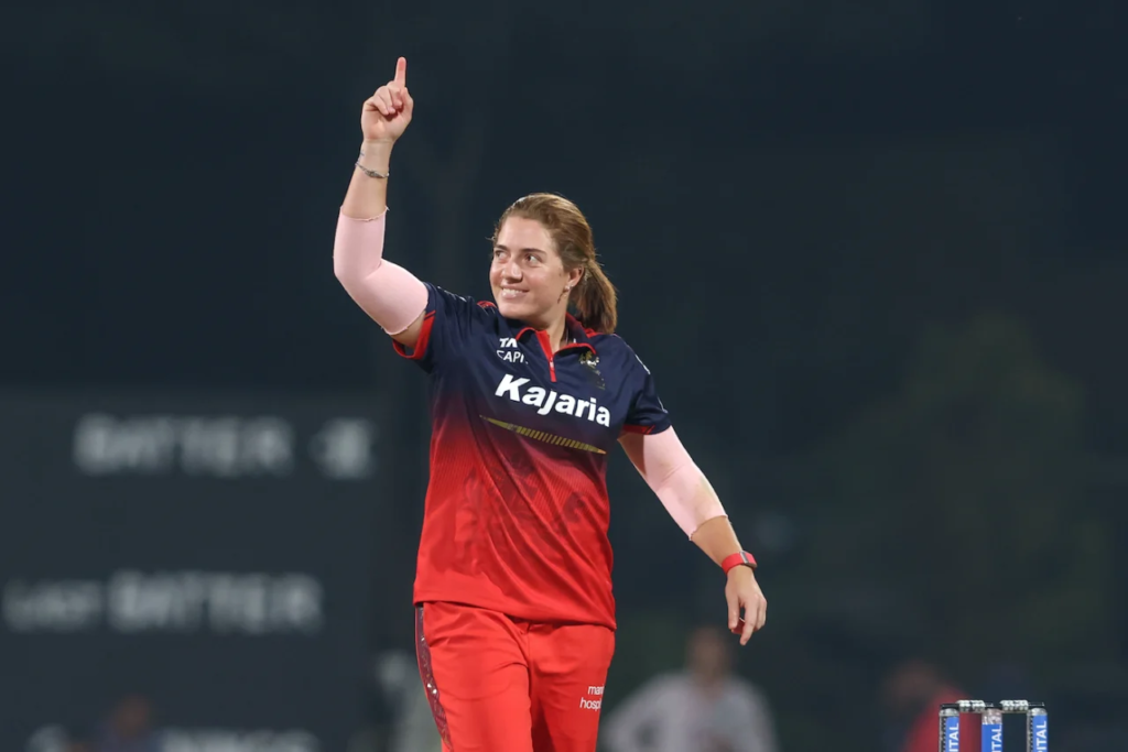 Nadine de Klerk got 2 wickets in an over