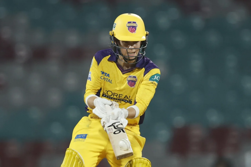 Phoebe Litchfield laps Marizanne Kapp